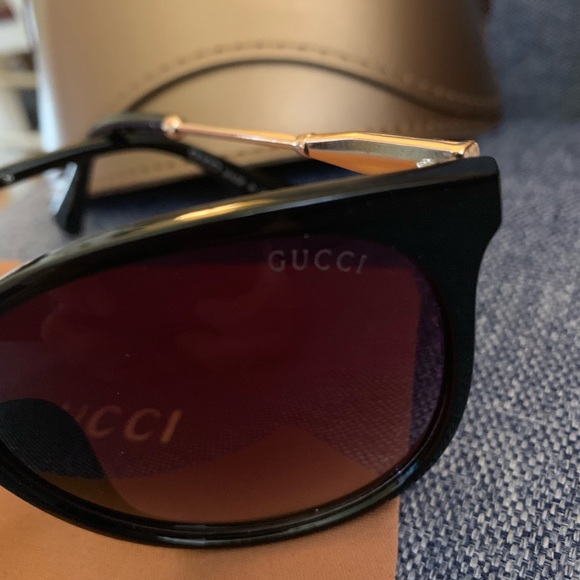 🎉Birthday Sale Week🎉 Gucci Sunglasses - Picture 4 of 7